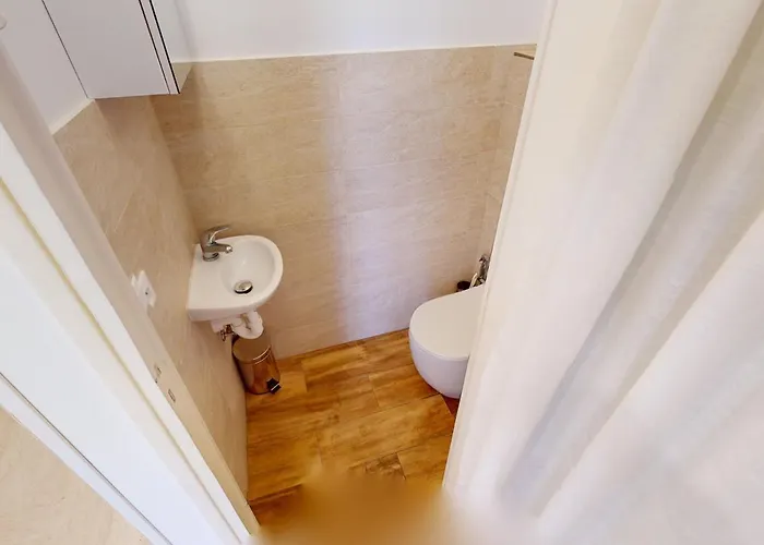 3 Pieces Avec Balcon, Apercu Mer, Calme, Proche Et Centre - - Fr-1-196-322 * Μεντόν