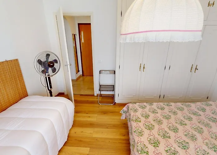 3 Pieces Avec Balcon, Apercu Mer, Calme, Proche Et Centre - - Fr-1-196-322 Μεντόν