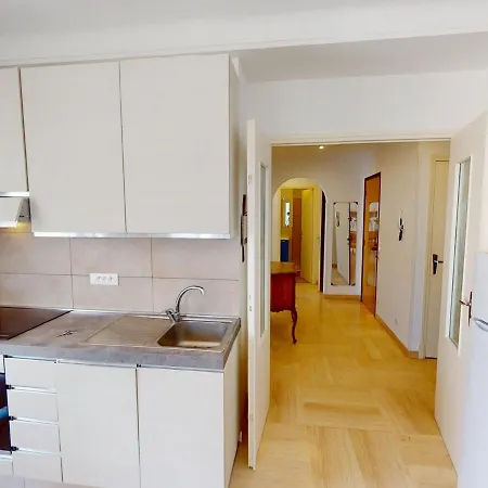 3 Pièces Avec Balcon, Aperçu Mer, Calme, Proche Et Centre - - Fr-1-196-322 *