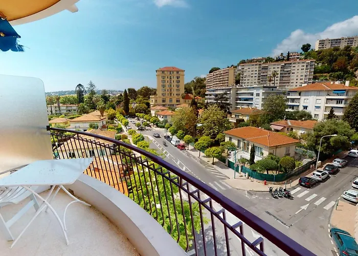 3 Pièces Avec Balcon, Aperçu Mer, Calme, Proche Et Centre - - Fr-1-196-322