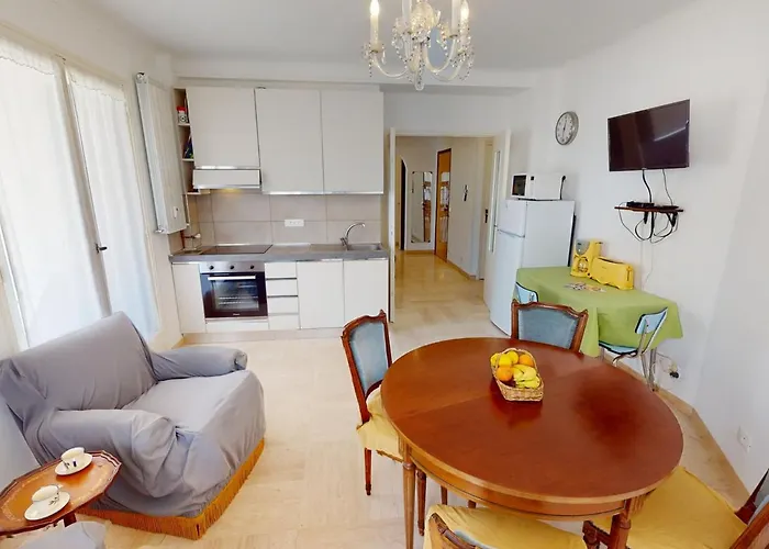 3 Pièces Avec Balcon, Aperçu Mer, Calme, Proche Et Centre - - Fr-1-196-322