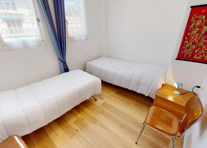 3 Pieces Avec Balcon, Apercu Mer, Calme, Proche Et Centre - - Fr-1-196-322 * Menton